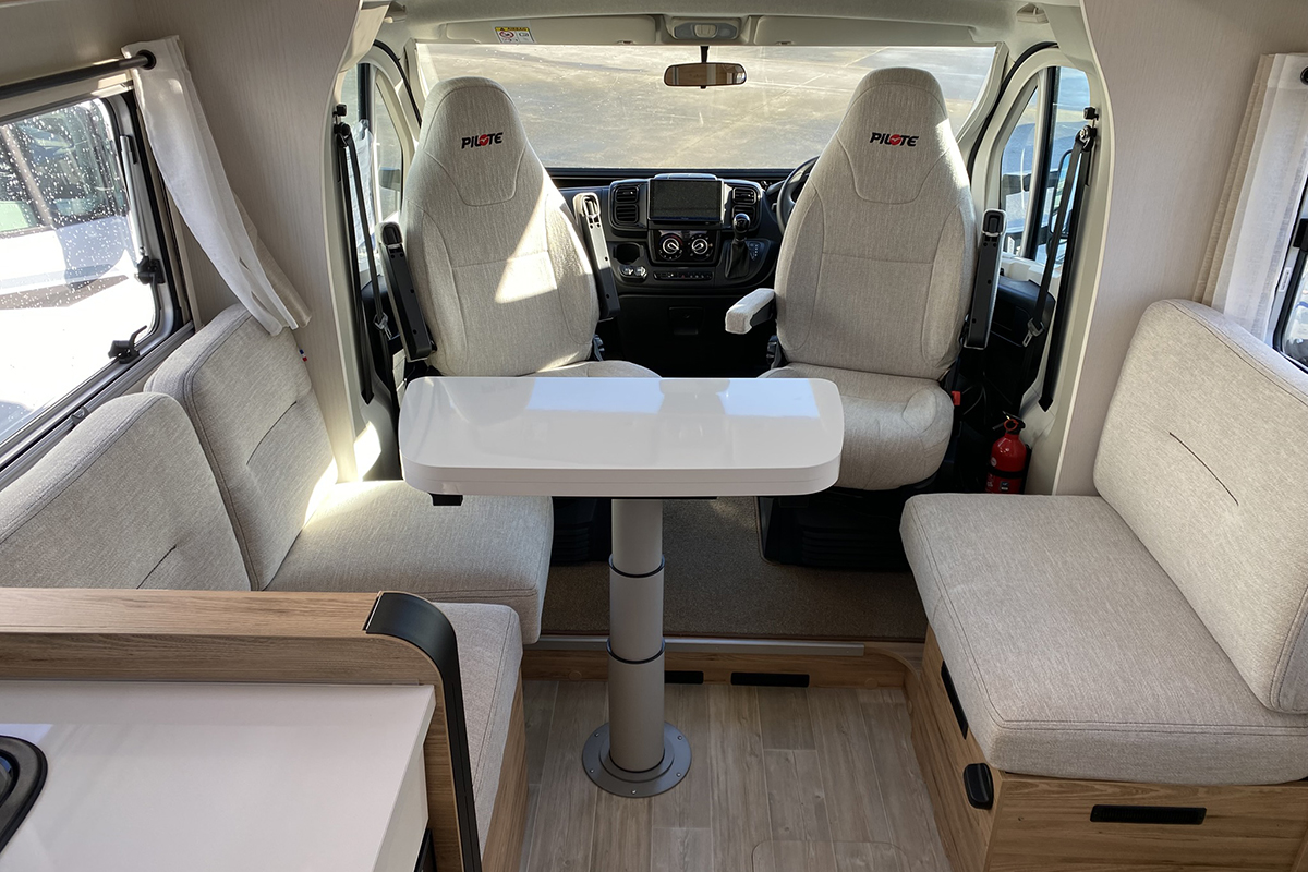 Pilote Expression P740FGJ