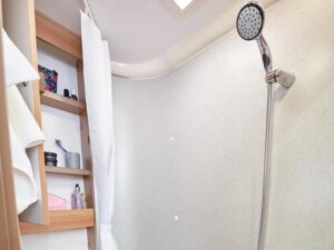 Discovery d4-4 shower