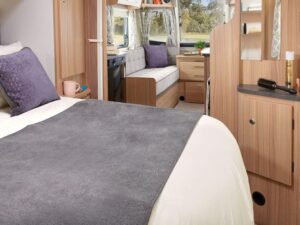 Bailey Phoenix + 644 bed to front