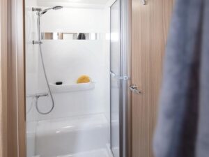 Bailey Unicorn V Cabrera shower