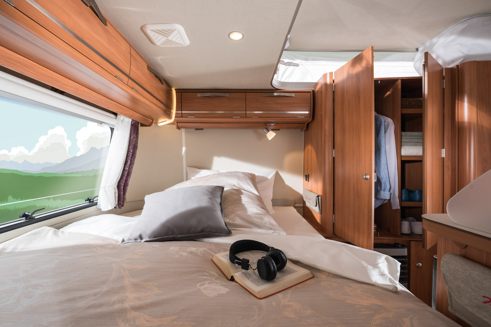 ER17_TOURING_T_530_I_Bett_VS_02_LL_2018_illu Kopie_Print (300 dpi)-1-1