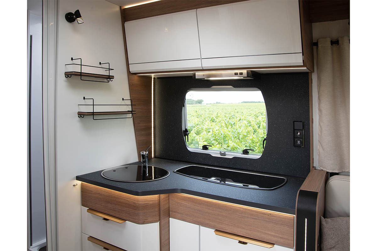 Pilote Pacific P696D