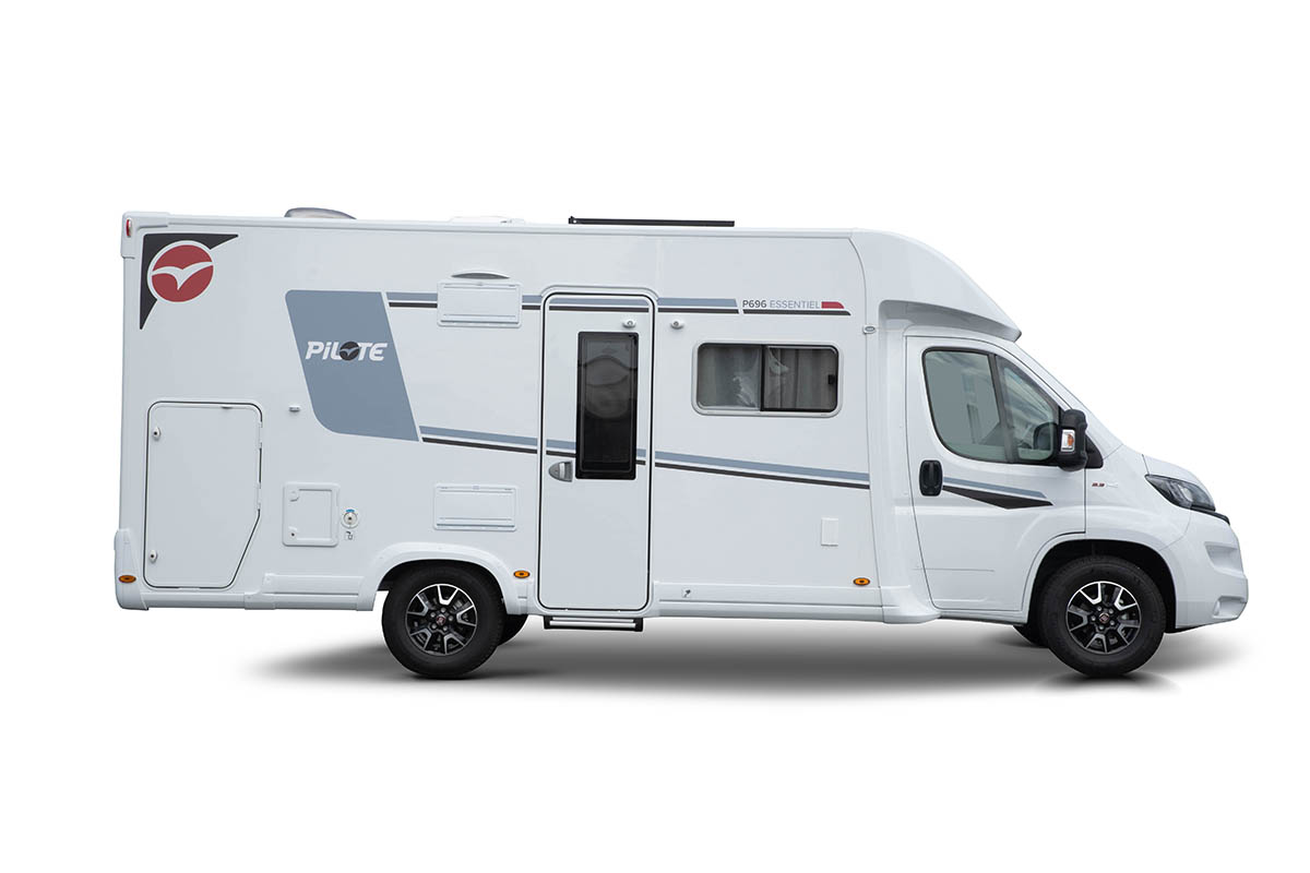 Pilote Pacific P696D